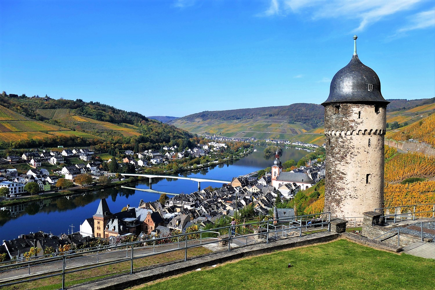 Der Blick auf Zell an der Mosel