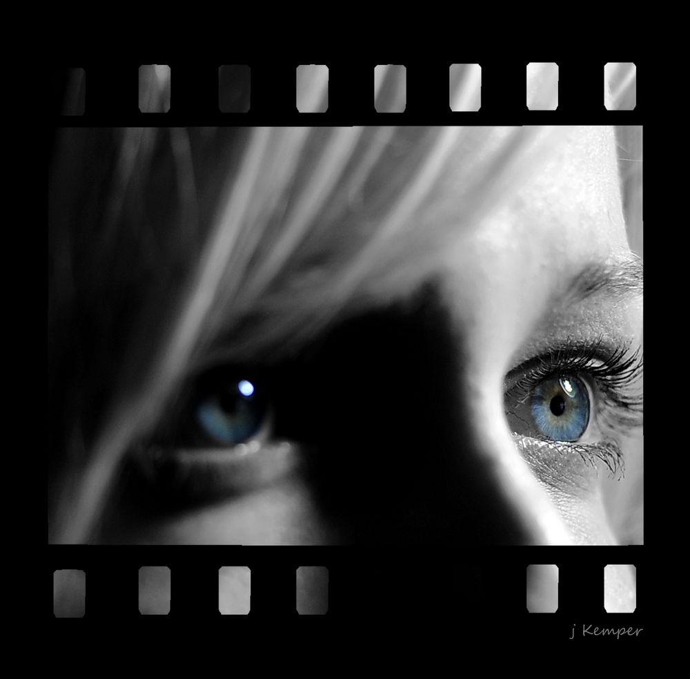 - der Blick aus blauen Augen -