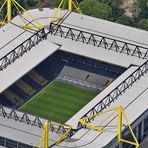 Der Blick aus dem Cockpit der Tante Ju auf / in das Dortmunder Westfalenstadion (Signal - Iduna - St