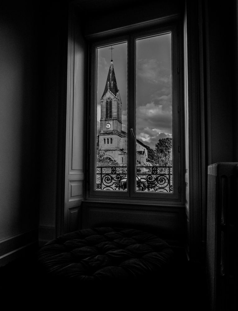Der Blick durchs Fenster Foto &amp; Bild monochrom