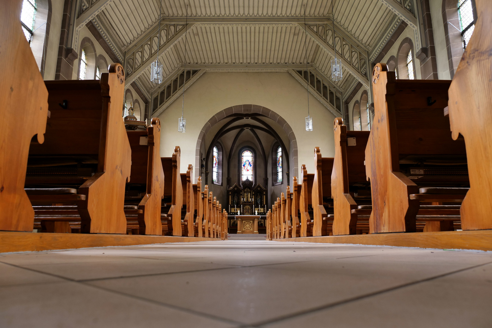 Der Blick durchs Kirchenschiff