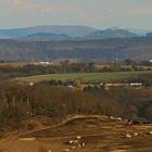 Der Blick reicht bis hinter den großen Winterberg, der...