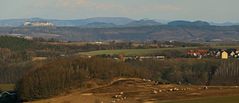 Der Blick reicht bis hinter den großen Winterberg, der...