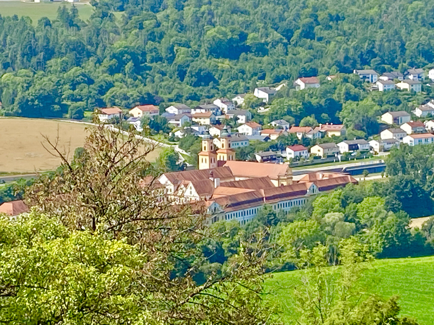 der Blick schweift über s Land 