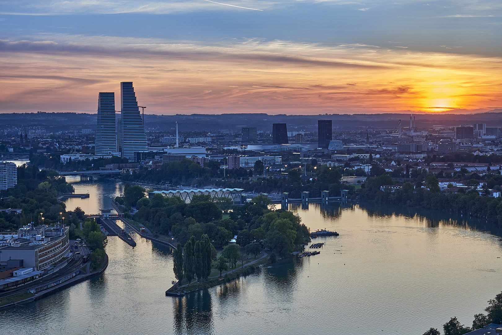 Der Blick über Basel nach Sonnenuntergang