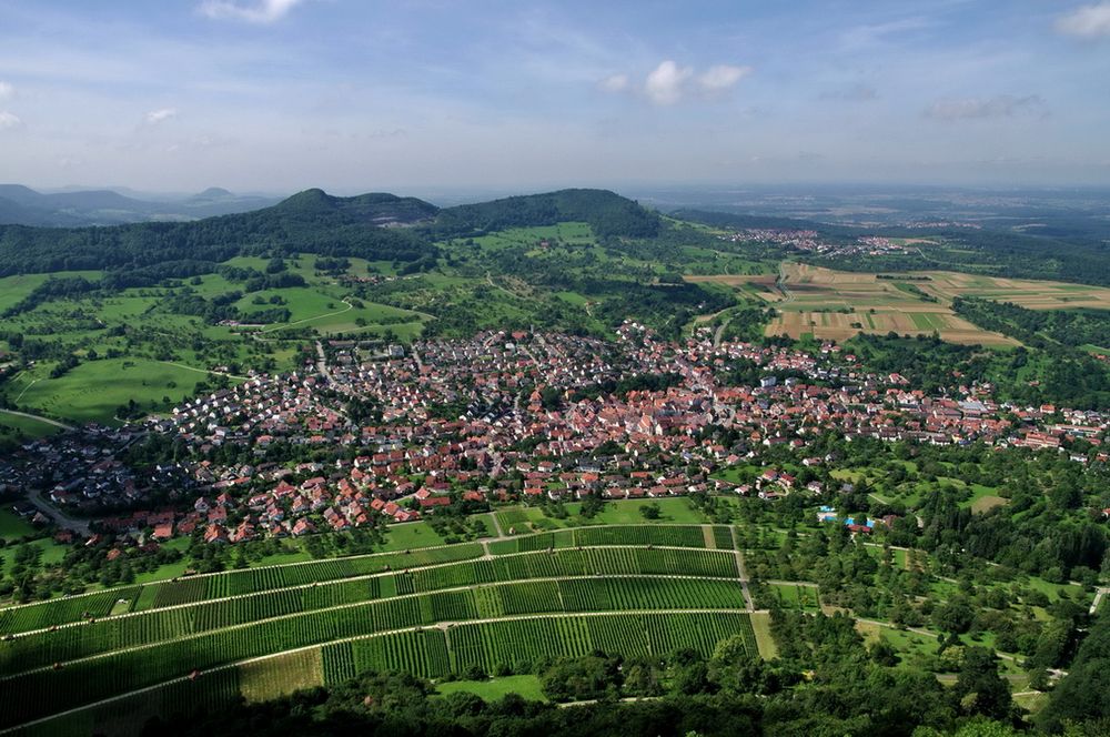 Der Blick vom Hohen Neuffen auf Neuffen