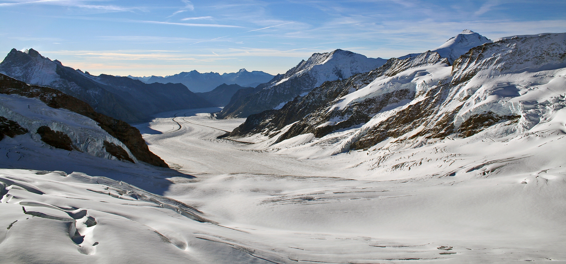 Der Blick vom Jungfraujoch abwärts gehört zu den eindrucksvollsten Erlebnisssen ...