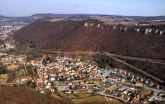 Der Blick vom Lichtenstein ins Echaztal und auf die Alb.