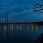 Der Blick vom Medienhafen zur Rheinkniebrücke