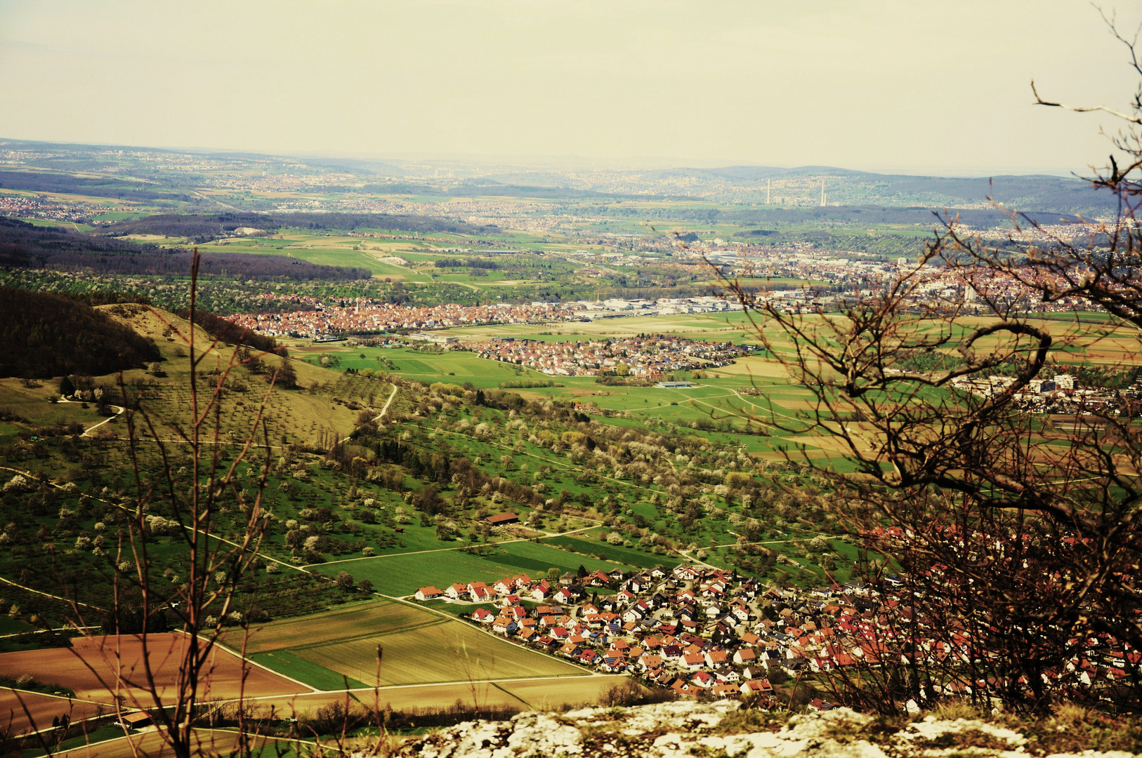 DER BLICK VOM  RANDECKER MAAR