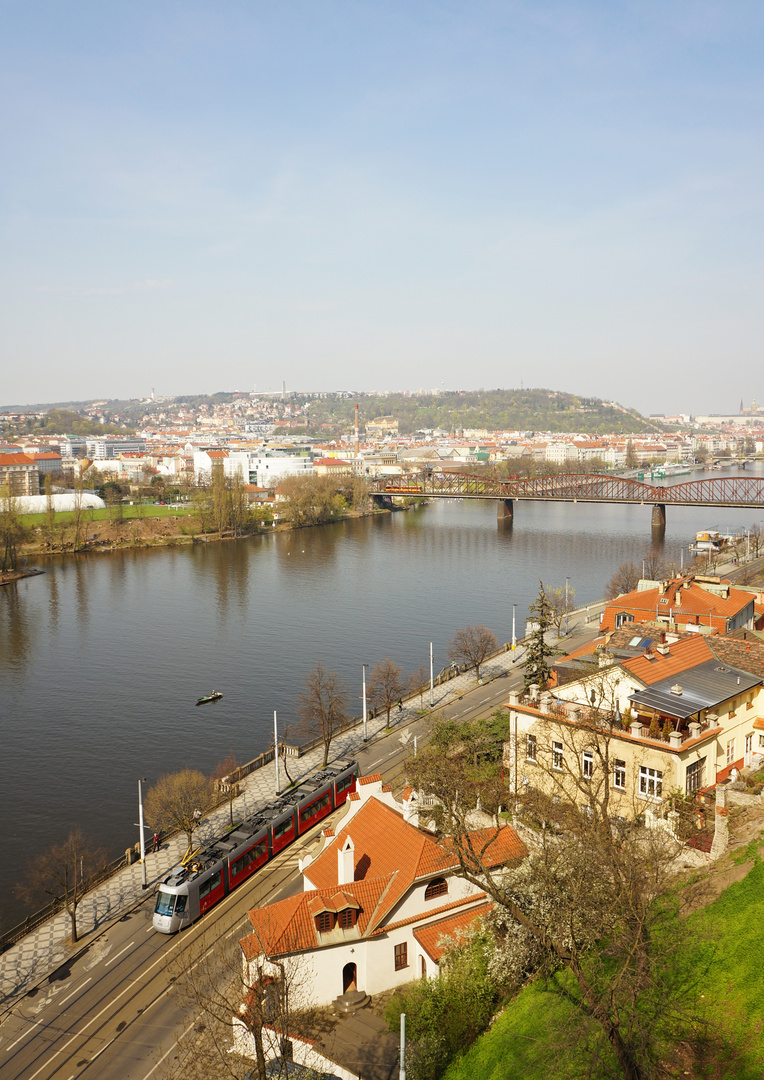 Der Blick vom Vyšehrad auf die Železnicní most 