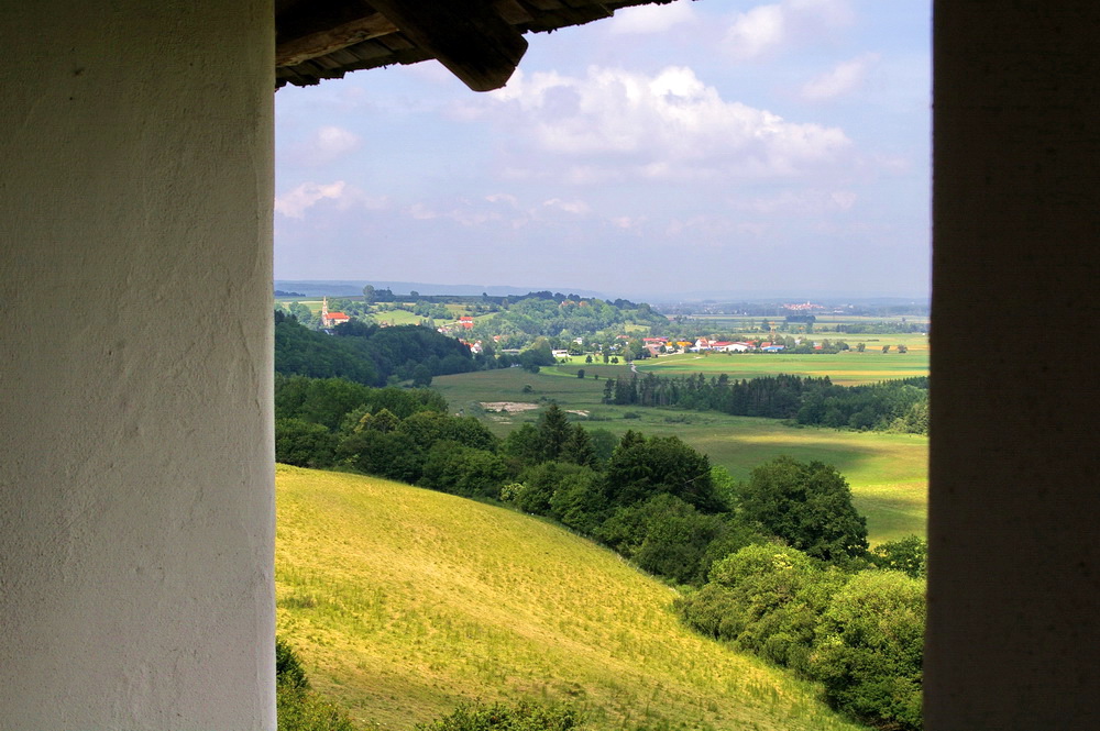 Der Blick vom Wehrgang ins Donautal