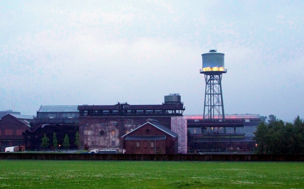 Der Blick vom Westpakauf die Jarhunderthalle