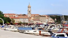 Der Blickfang am Hafen von Krk