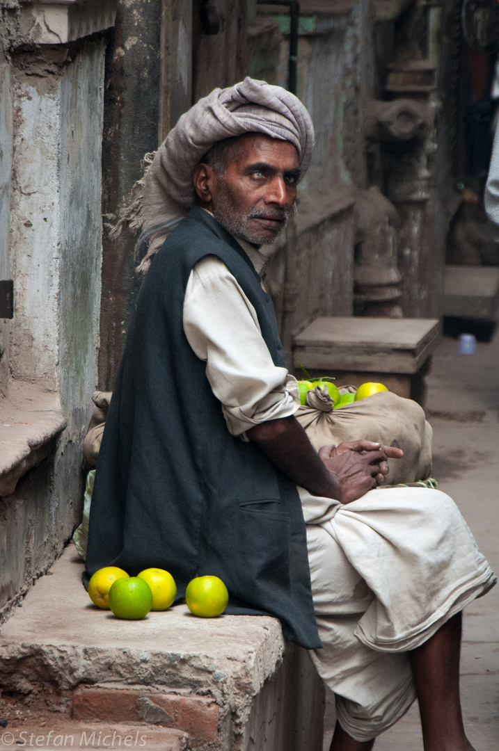 Der blinde Obstverkäufer in Delhi