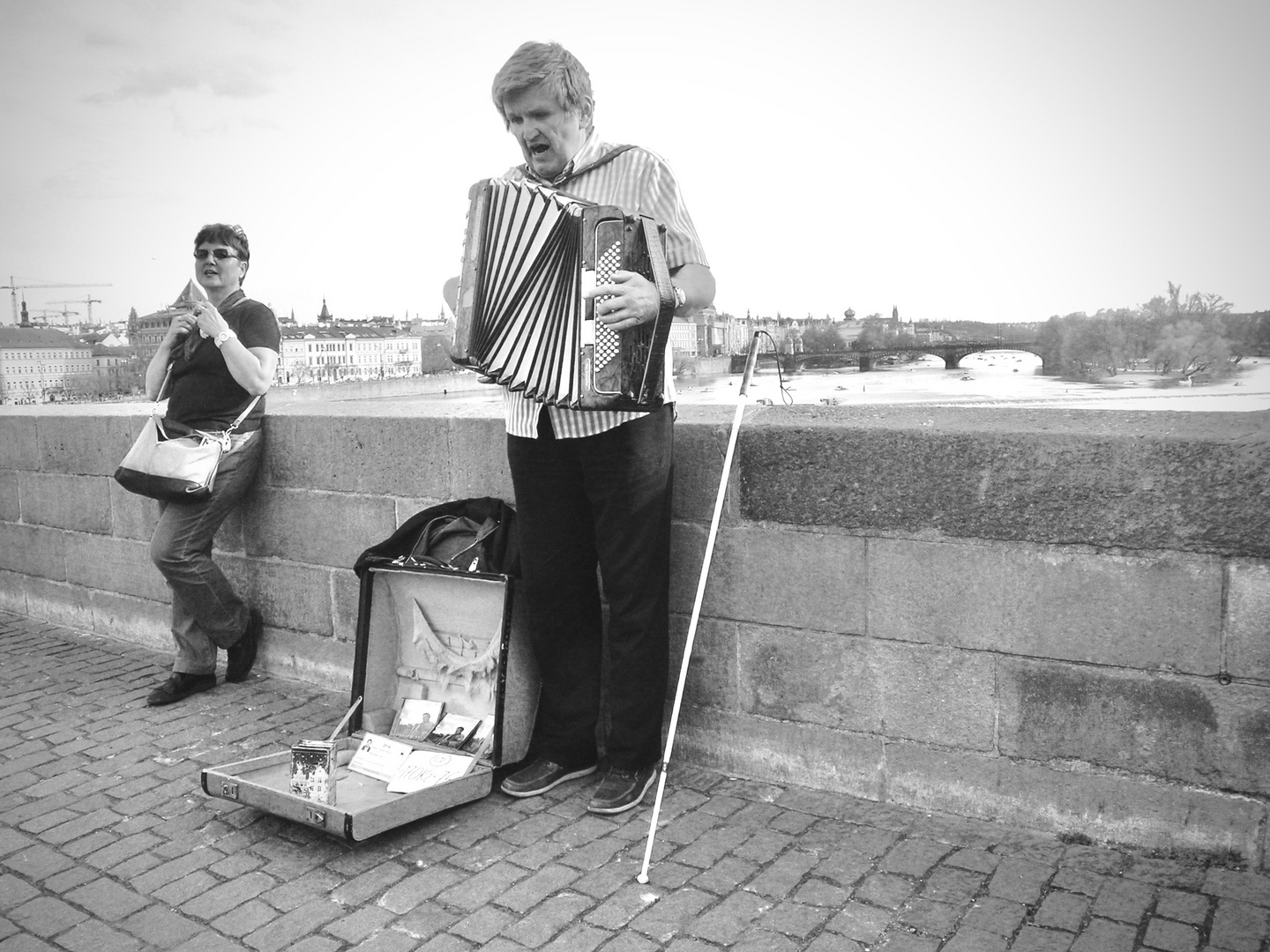 der blinde Sänger auf der Karlsbrücke zu Prag