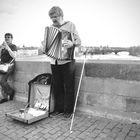 der blinde Sänger auf der Karlsbrücke zu Prag