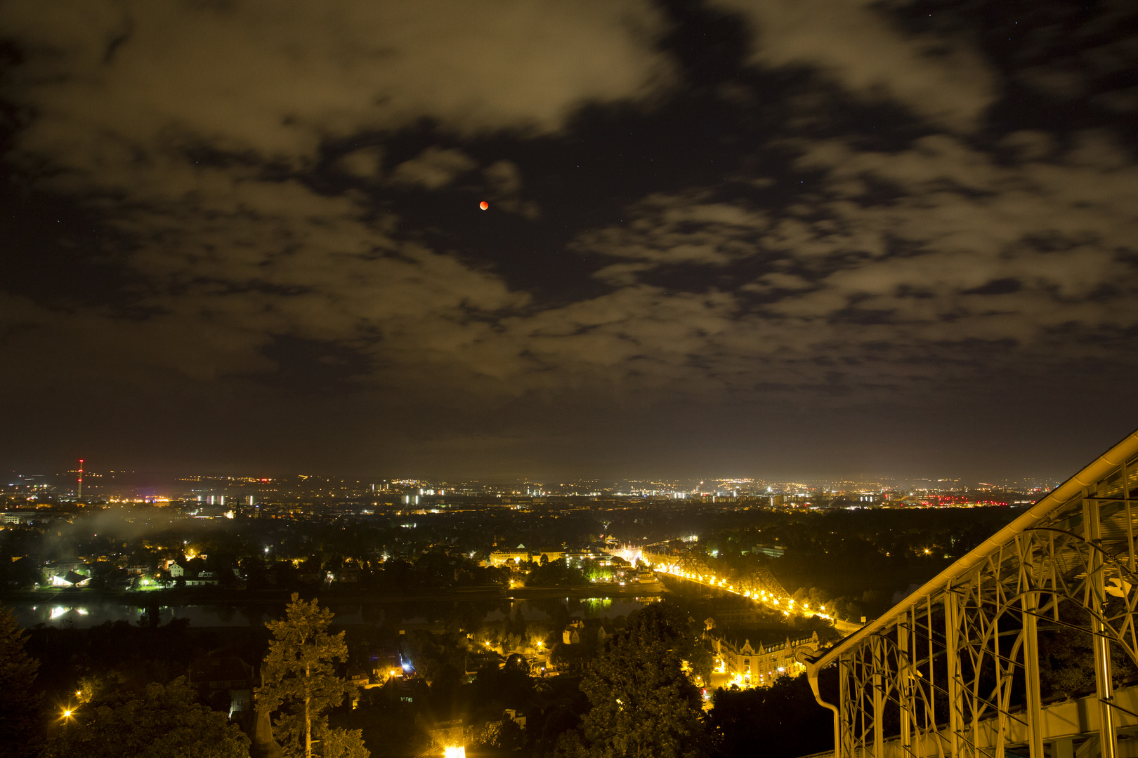 Der Blutmond über Dresden