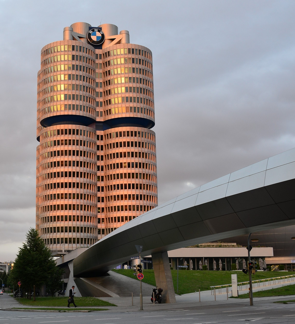  der BMW Vierzylinder Turm in München