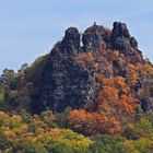 Der böhmische Sperlingsstein  rechtelbisch  (Labe) zwischen Usti nad labem und Decin...