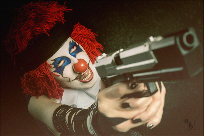 + Der böse Clown + 3 + Foto &amp; Bild szene, fantasy, pistole Bilder auf