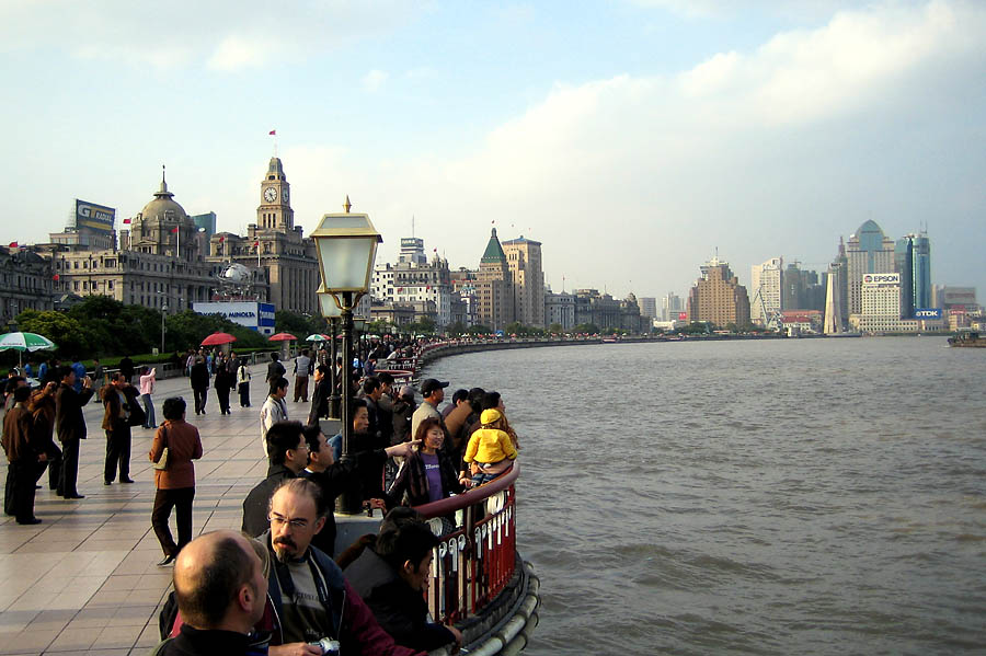 Der Bond von Shanghai am Abend