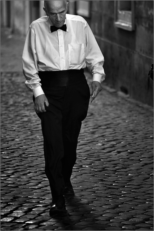 Der Bote Foto & Bild streetfotografie mit menschen, travels, menschen