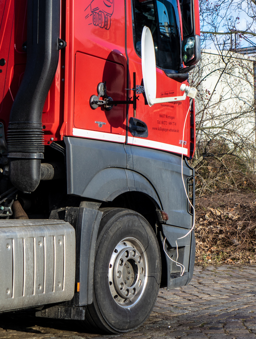 Der Brummi-Fahrer und seine TV-Schüssel