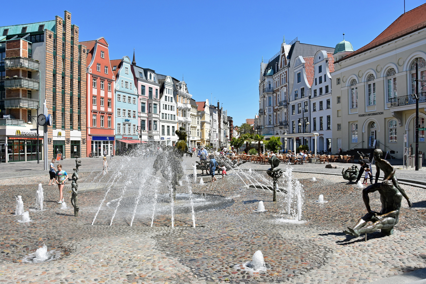 Der "Brunnen der Lebensfreude" in Rostocks Innenstadt