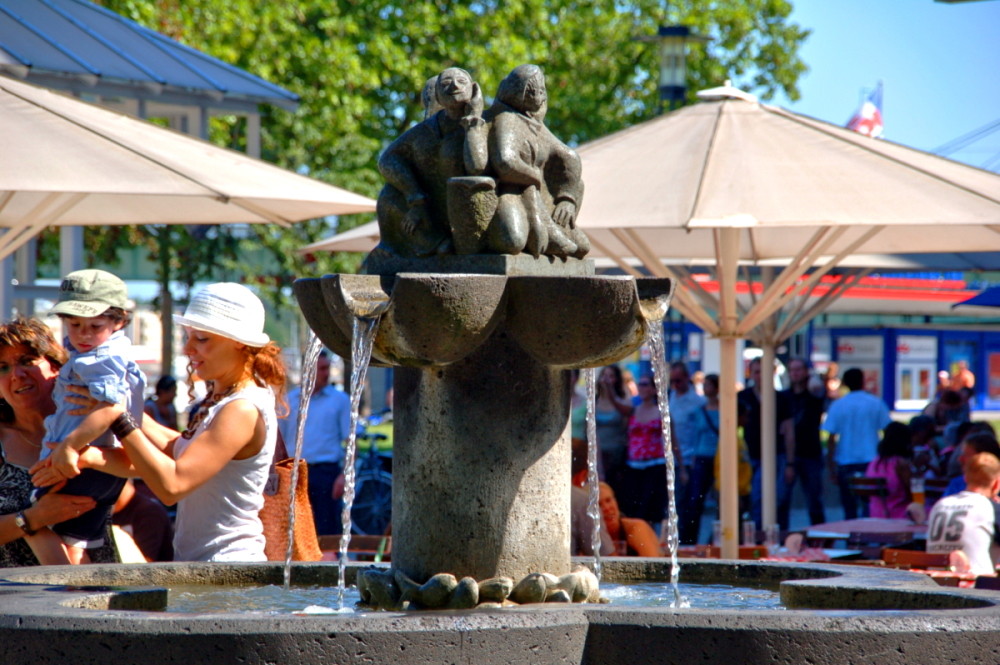 Der Brunnen in der Altstadt in Köln