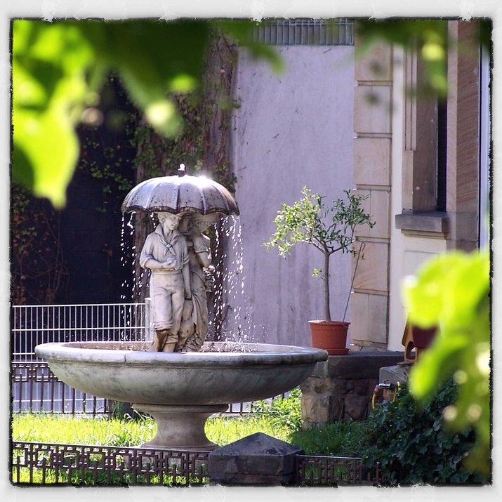 Der Brunnen in Nachbars Garten