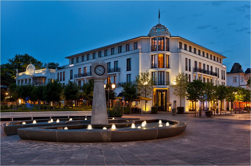 der Brunnen und die Lichter