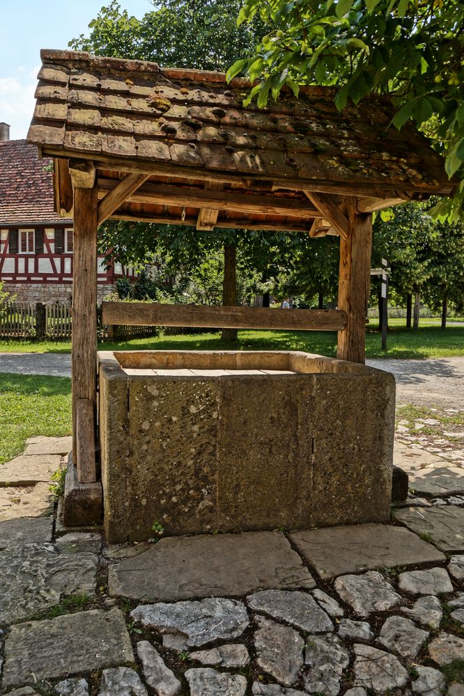 Der Brunnen vor dem Haus ... Foto & Bild | architektur, zierbrunnen ...