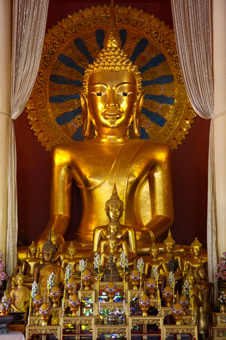 Der Buddha im Tempel Wat Phra Singh in Chiang Mai