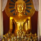 Der Buddha im Tempel Wat Phra Singh in Chiang Mai