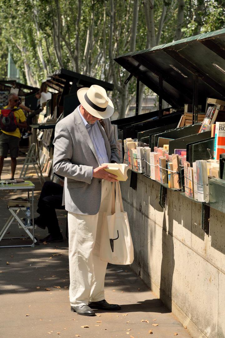 Der Bücherwurm .. am Pariser Seineufer