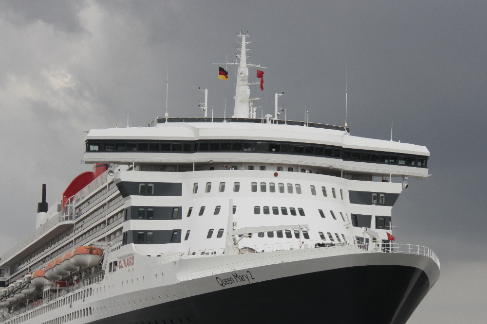 Der Bug der QM2