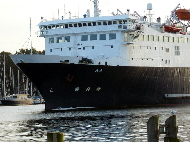 Der Bug des Fährschiffes Ask aus DK