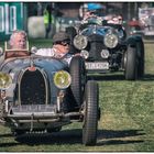 Der Bugatti führt das Feld an