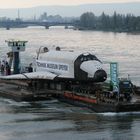 Der Buran auf dem Rhein bei Mainz kurz vor der Eisenbahnbrücke