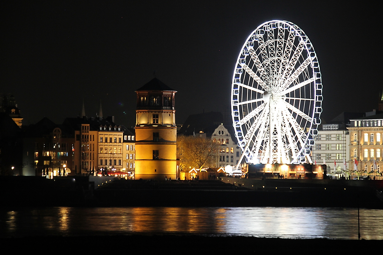 Der Burgplatz mit Riesenrad