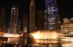 Der Burj Park mit der Dubai Fountain am Burj Khalifa