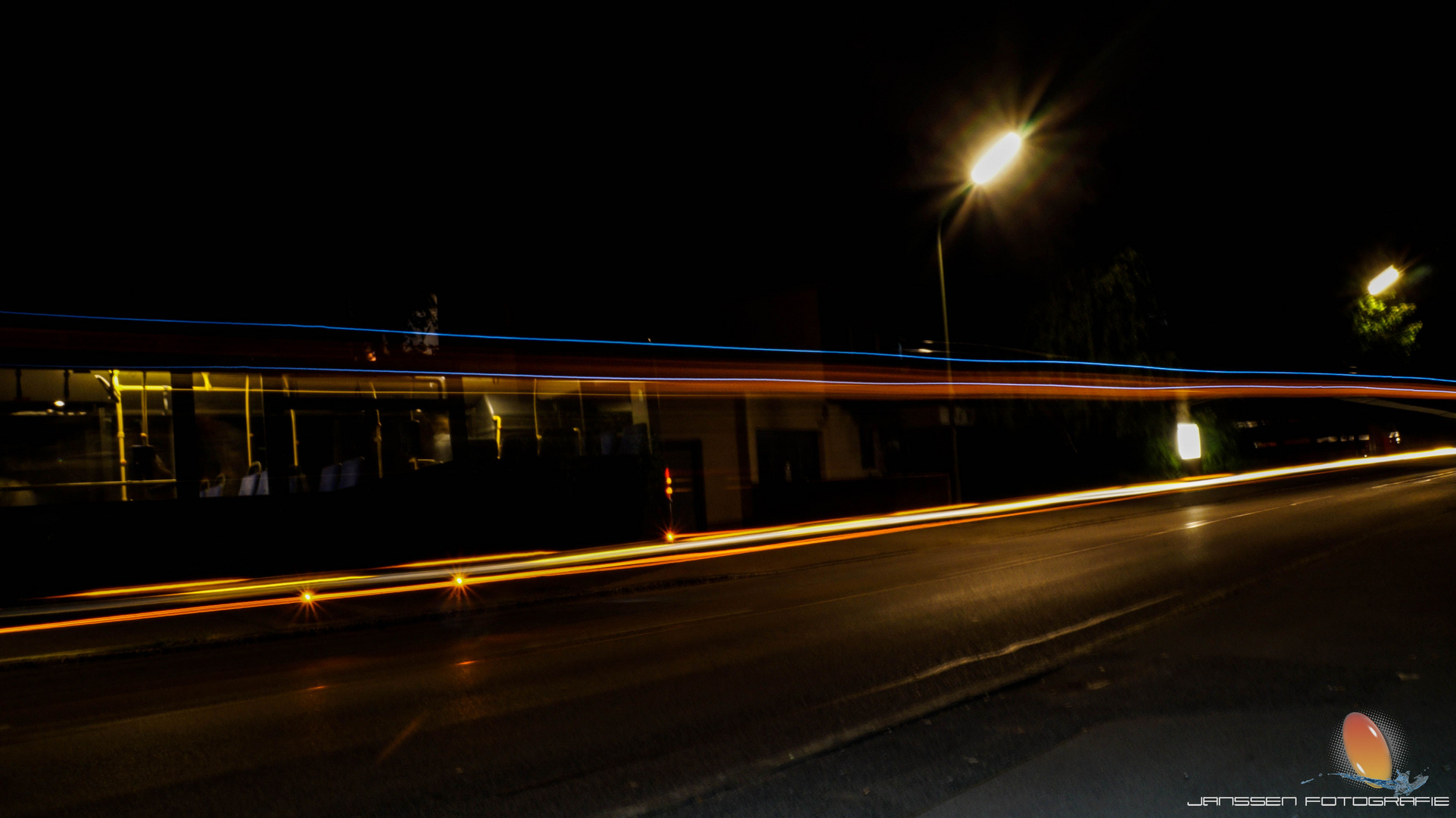 Der Bus kommt ! Foto & Bild techniken, aufnahmetechniken, langzeitbelichtung Bilder auf Der Bus kommt ! Foto & Bild techniken, aufnahmetechniken, langzeitbelichtung Bilder auf