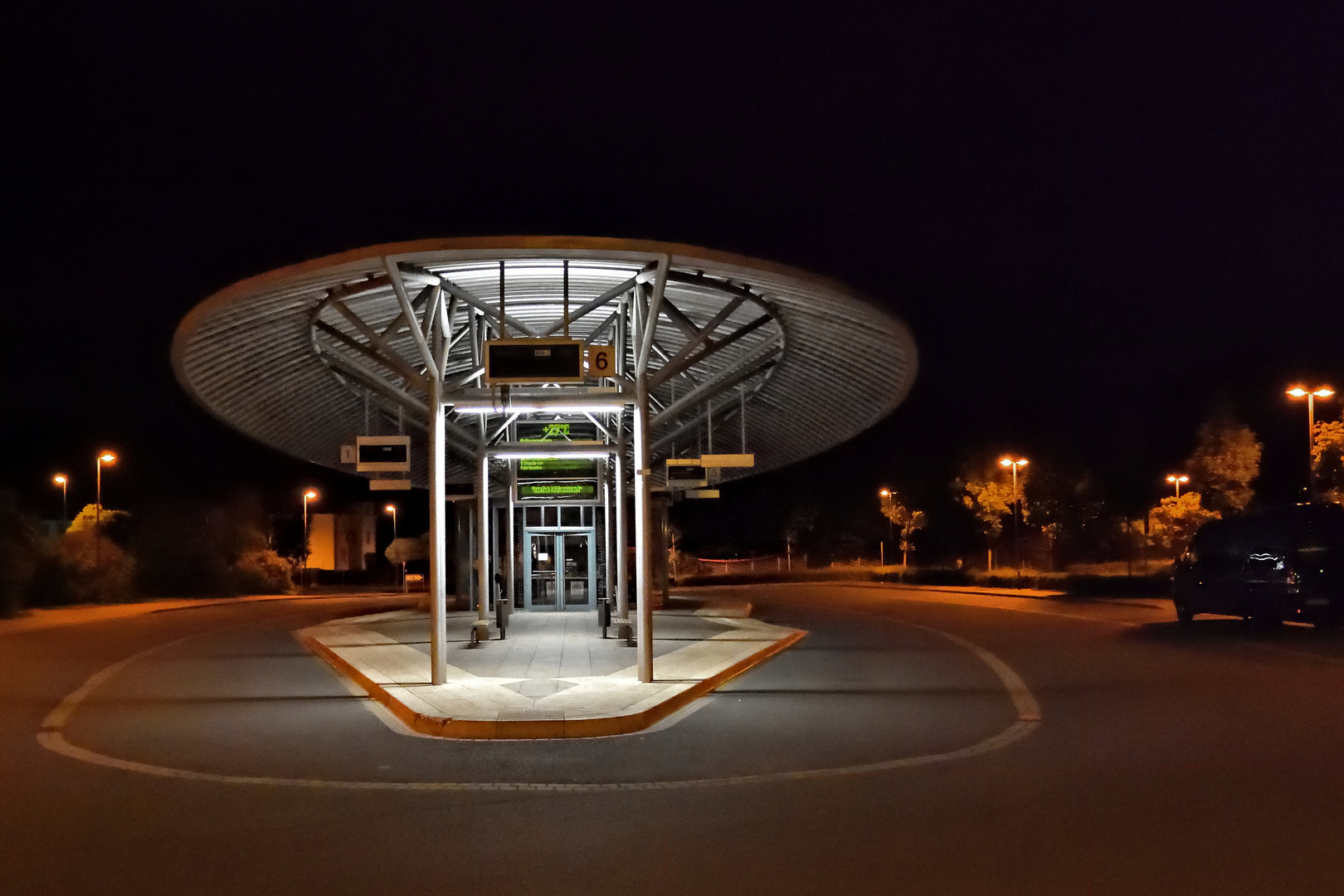 Der Busbahnhof von Heilbad Heiligenstadt bei Nacht ...