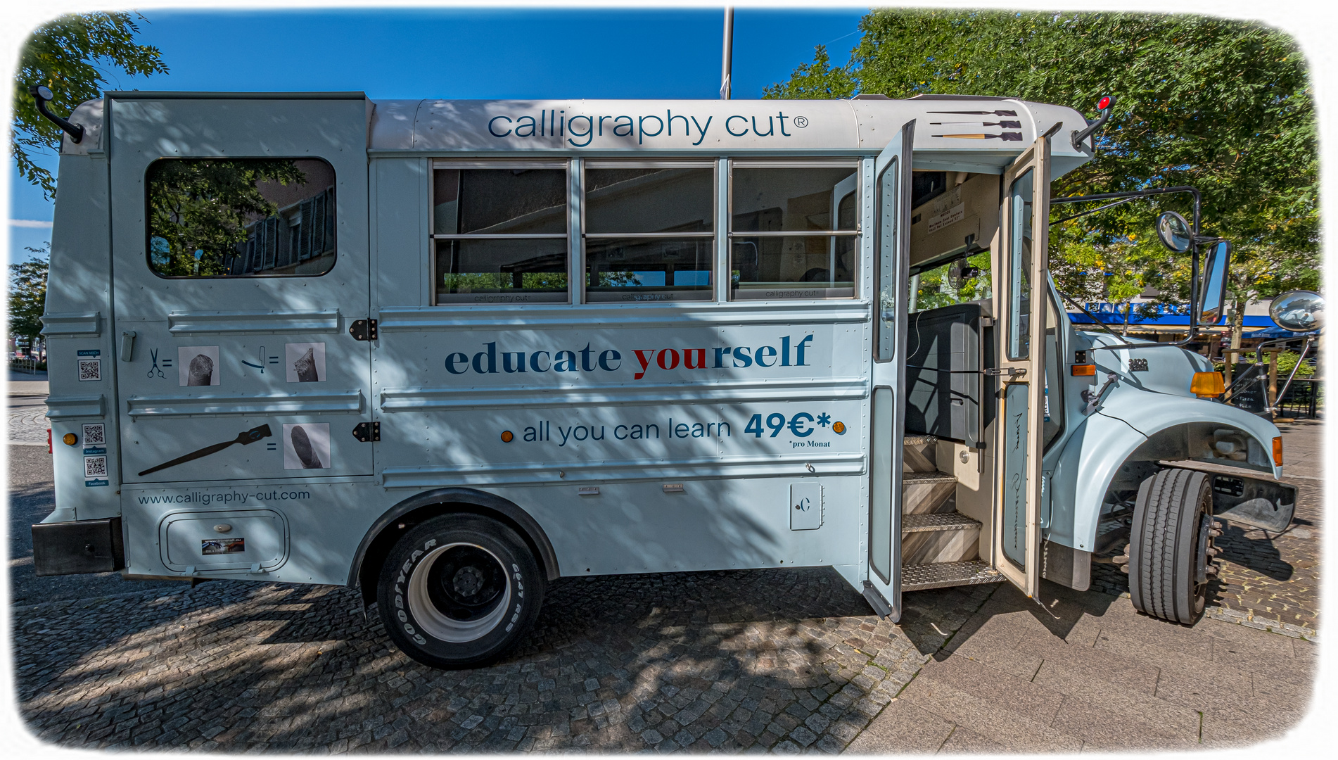 Der Calligraphy cut - Bus