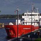 Der Cargofrachter IJSSELDIJK in der Schleuse Kiel Holtenau