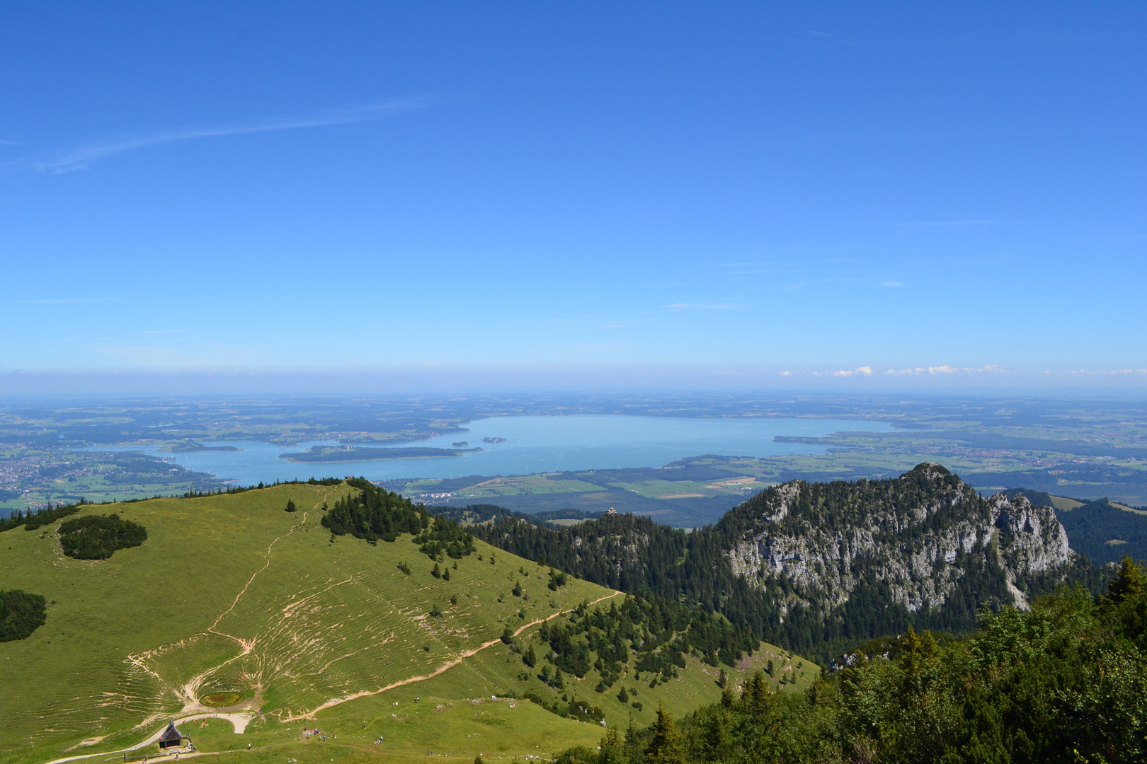 Der Chiemsee von der Kampenwand aus gesehen