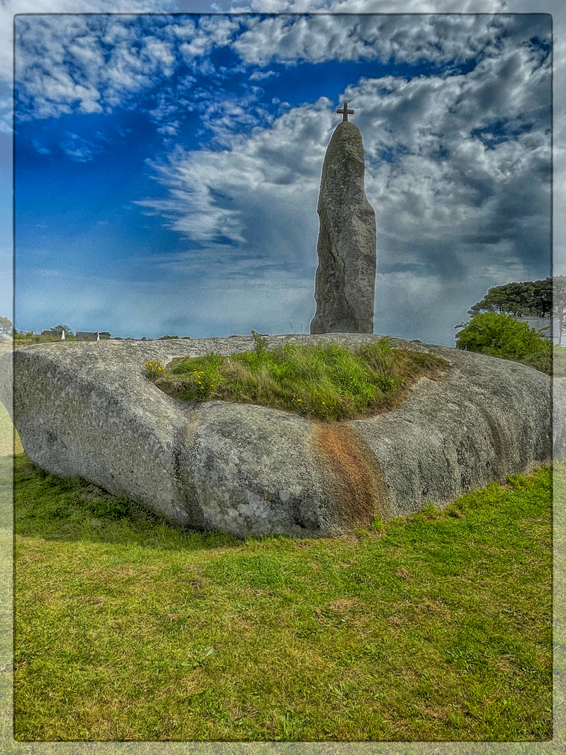 Der "christianisierte" Menhir II.- Le menhir "christianisé II.