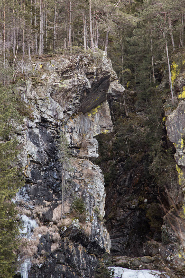 Der Christuskopf an den Reinbach-Wasserfällen