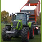 Der Class Axion 850 mit einem Top Ladewagen